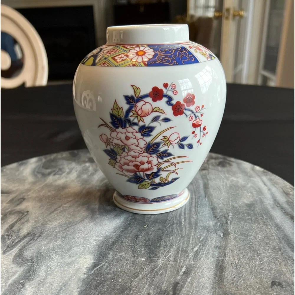 Vintage Japanese Old Imari Porcelain Fancy Flower Bud Vase Or Urn 6